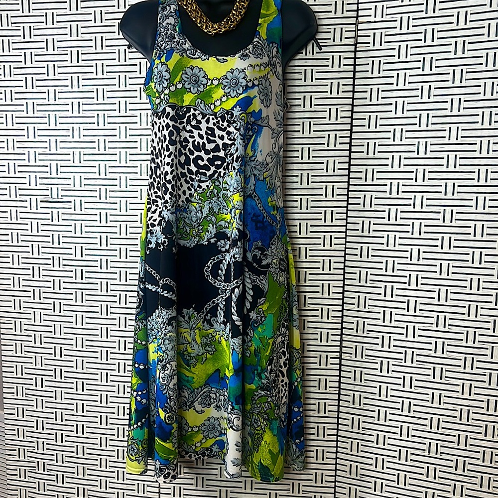 Sophie A sleeveless print lightweight dress